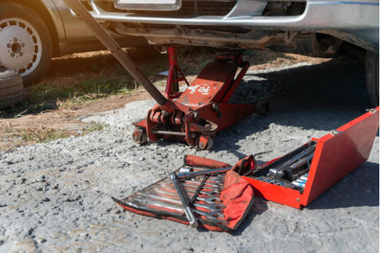 Comparison chart of Jack Stand safety standards and risk factors