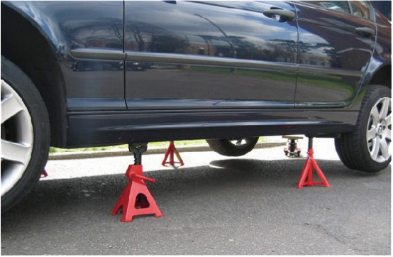 traditional fixed jack stand showing wide base and ratchet lock